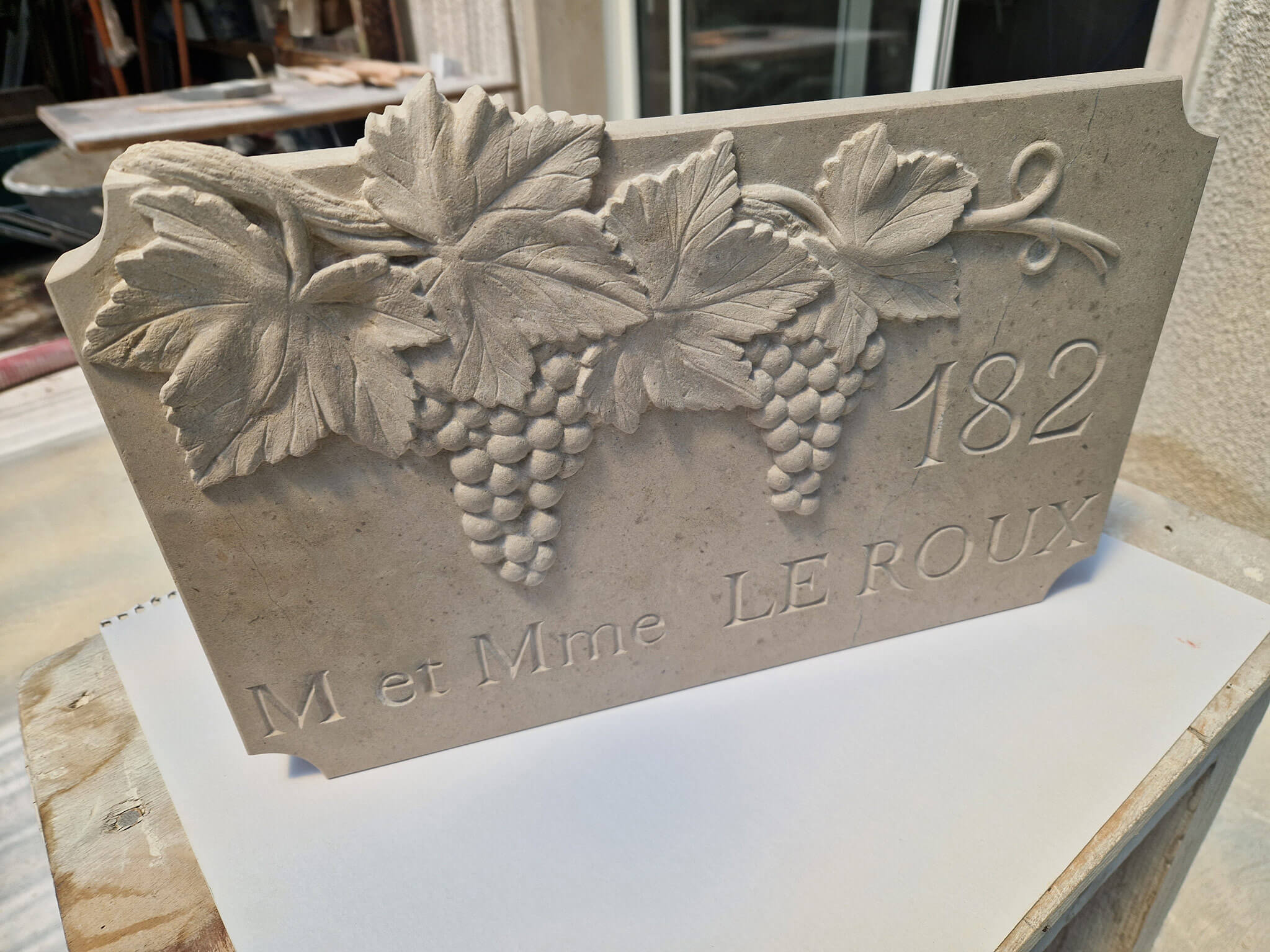 Tailleur de pierre en atelier